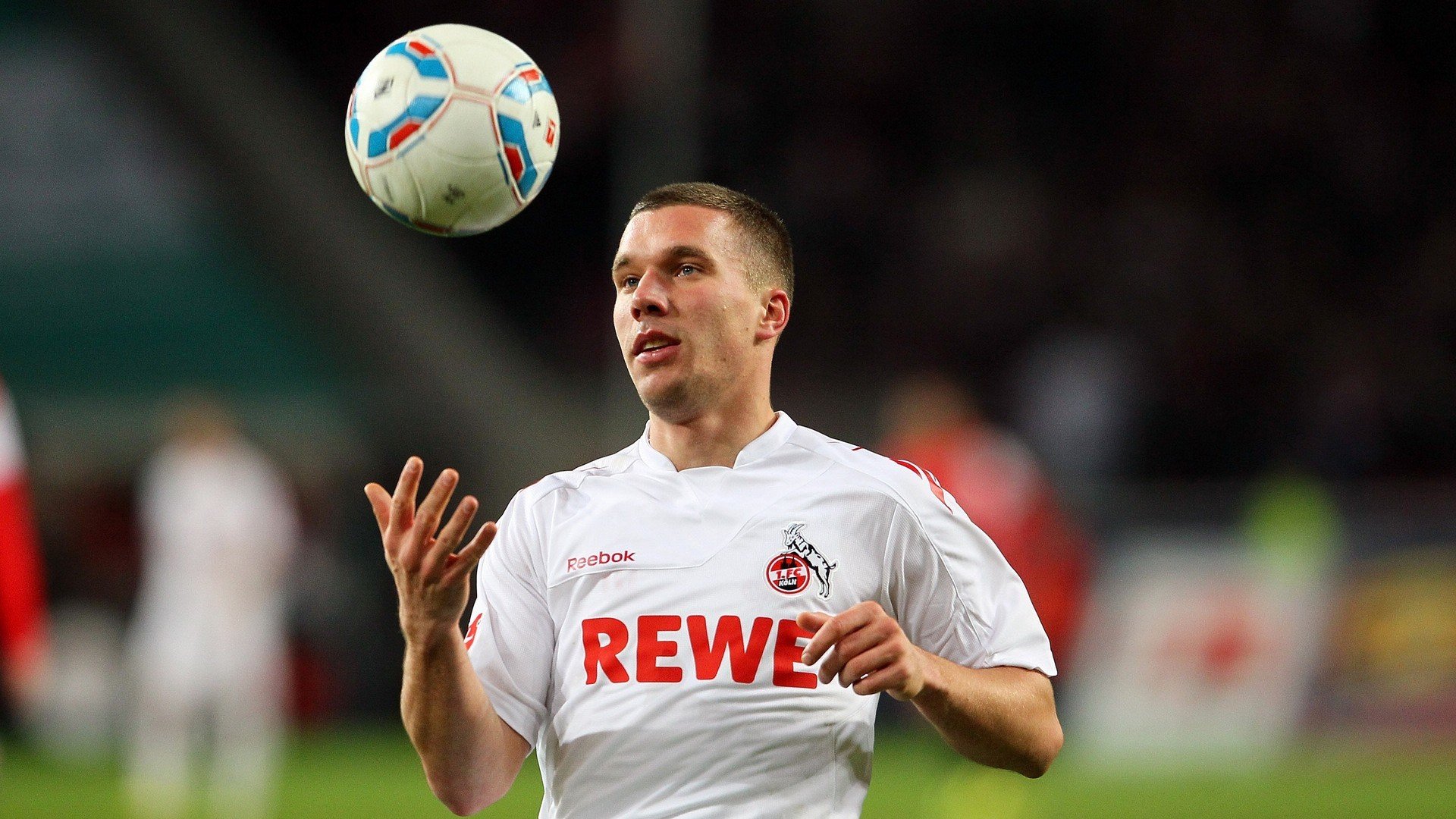 公牛公布2025新赛季赛程海报，采用AI艺术风格，公牛下赛季首发